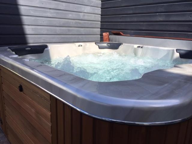 Nicole Residence Avec Piscine Chauffee & Jacuzzi Saint-André Exterior foto
