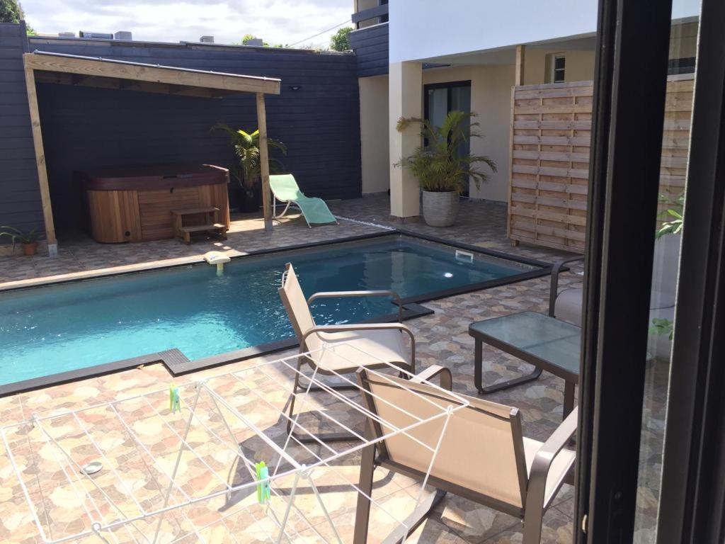 Nicole Residence Avec Piscine Chauffee & Jacuzzi Saint-André Exterior foto